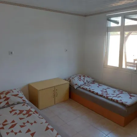 Alexandra Vendeghaz Gæstehus *