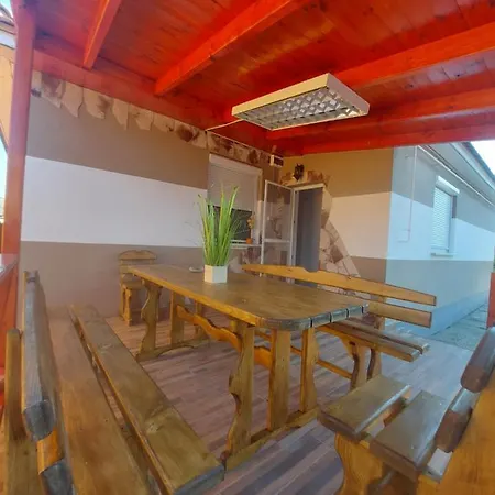 Gæstehus Alexandra Vendeghaz Tiszaújváros