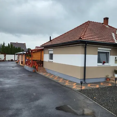 Alexandra Vendeghaz Gæstehus Tiszaújváros