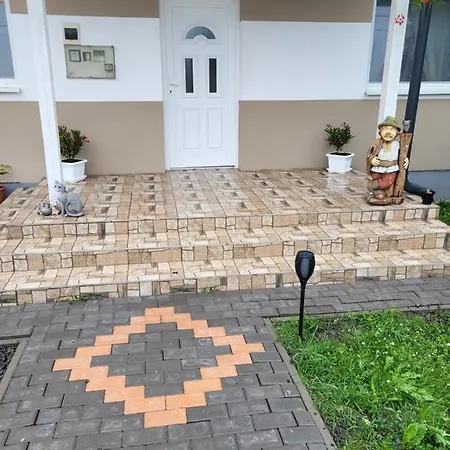 Alexandra Vendeghaz Gæstehus